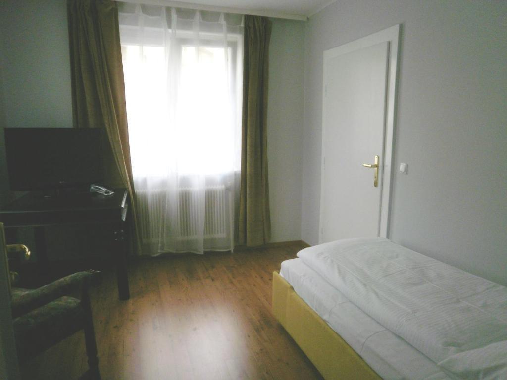 Stadtvilla Auerhahn Vöcklabruck Habitación foto